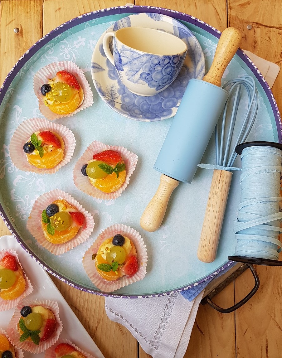 questa immagine rappresenta Crostatine alla frutta con crema all'Amasake ricetta di pasticciandoconlafranca