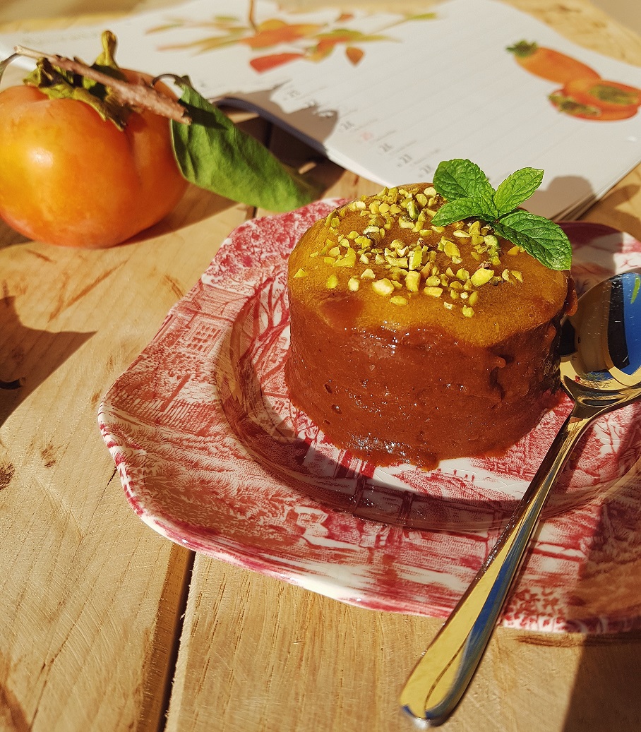 questa immagine rappresenta Budino raw al cioccolato e caco ricetta di pasticciandoconlafranca