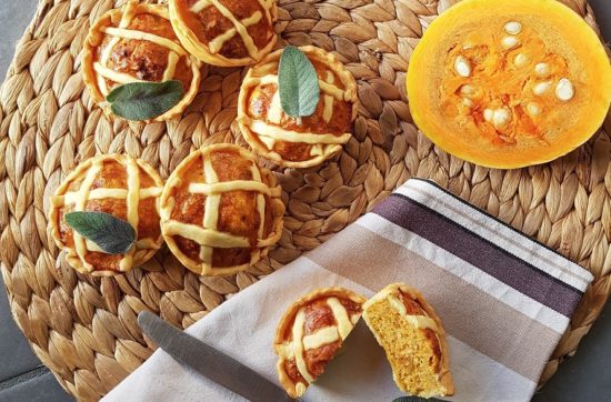 questa immagine rappresenta crostatine salate alla zucca ricetta di pasticciandoconlafranca