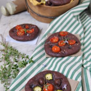 questa immagine rappresenta focaccine rustiche al riso venere ricetta di pasticciandoconlafranca