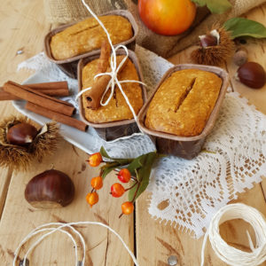 questa ricetta rappresenta i plumcake ai cachi e castagne ricetta pasticciandoconlafranca