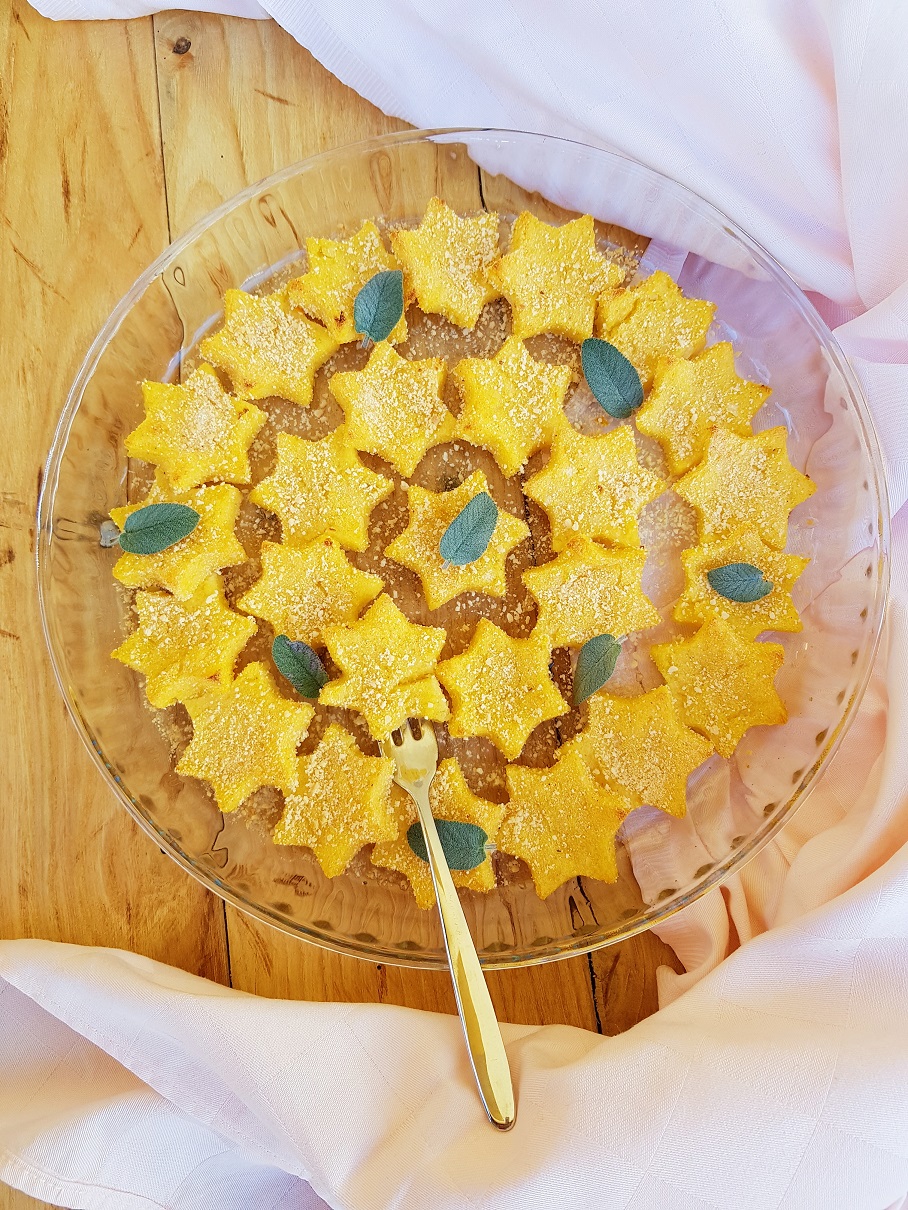 questa immagine rappresenta stelline di polenta e lenticchie ricetta di pasticciandoconlafranca