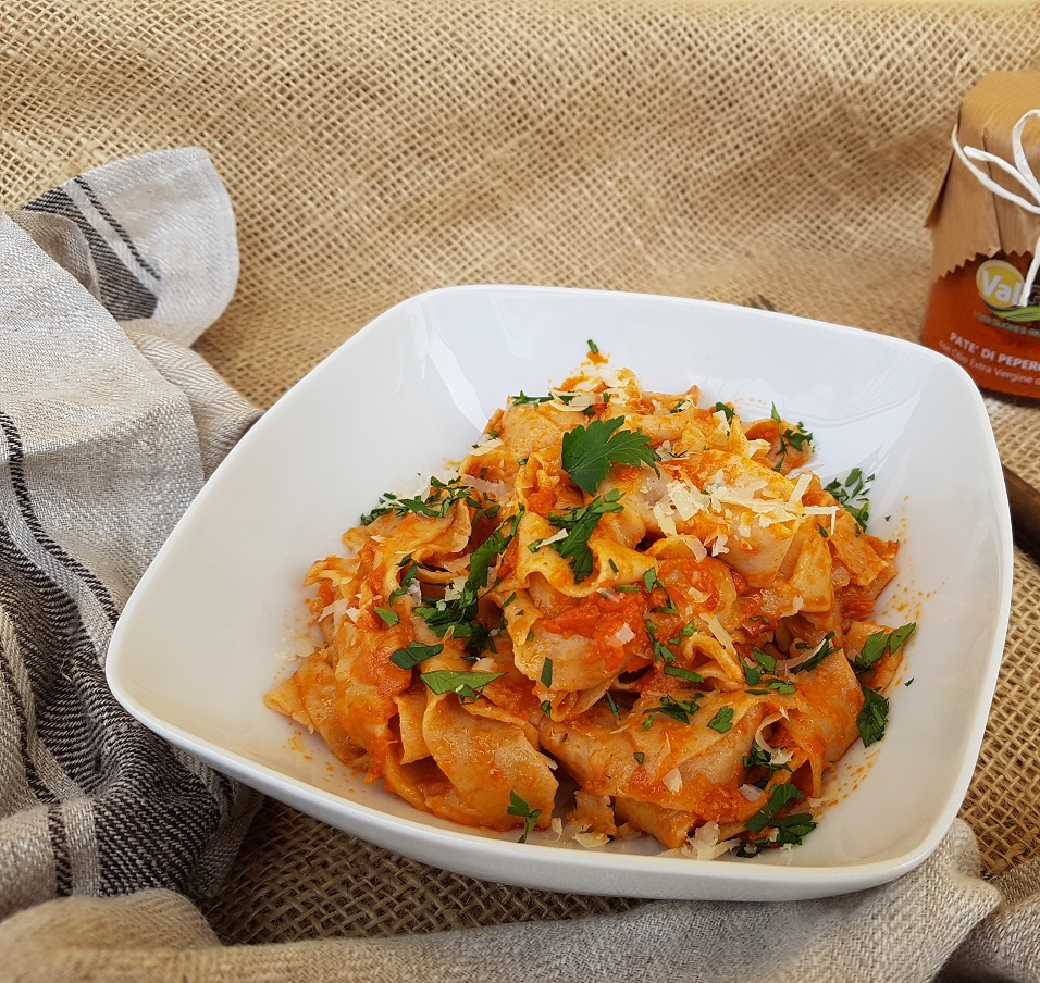 questa immagine rappresenta Tagliatelle alla segale fatte in casa