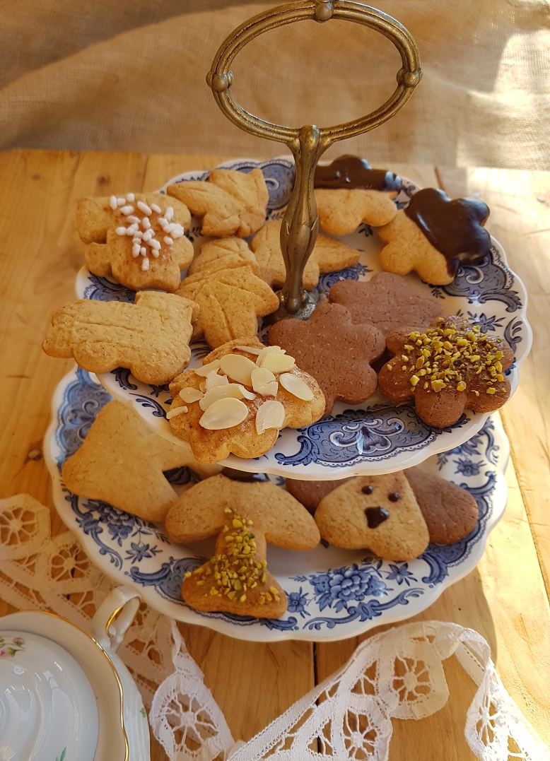 questa immagine rappresenta biscotti assortiti di frolla ricetta di pasticciandoconlafranca