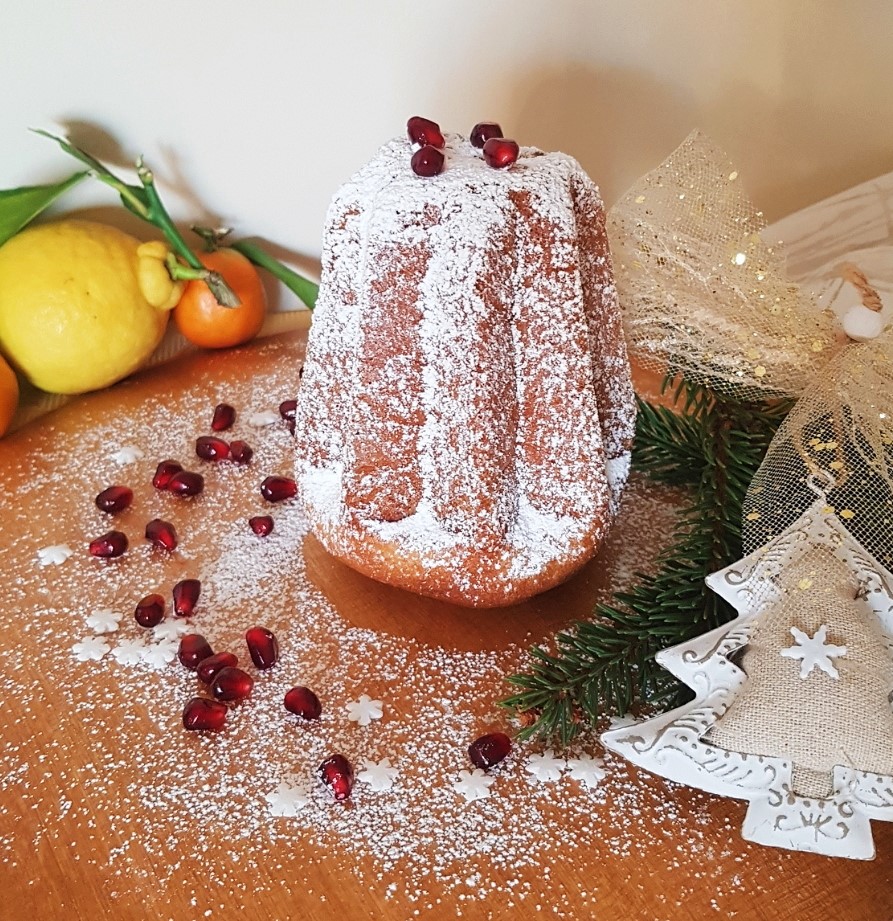 questa immagine rappresenta pandoro vegan ricetta di pasticciandoconlafranca