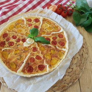 questa immagine rappresenta torta salata ai pomodirini confit ricetta di pasticciandoconlafranca