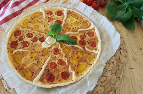 questa immagine rappresenta torta salata ai pomodirini confit ricetta di pasticciandoconlafranca