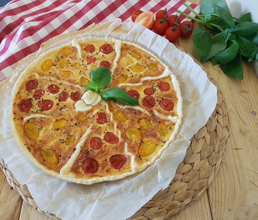 questa immagine rappresenta torta salata ai pomodirini confit ricetta di pasticciandoconlafranca