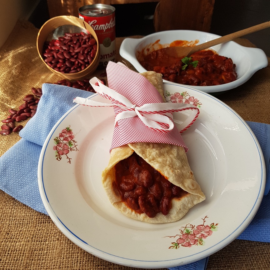 questa immagine rappresenta chili di fagioli con pane chapati ricetta di pasticciandoconlafranca