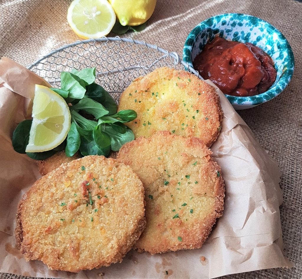 questa foto rappresenta le cotolette di sedano rapa ricetta di pasticciandoconlafranca