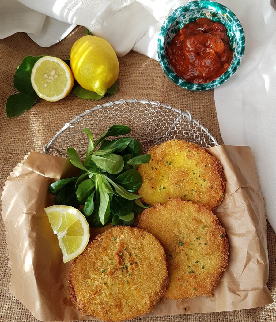 questa foto rappresenta le cotolette di sedano rapa ricetta di pasticciandoconlafranca