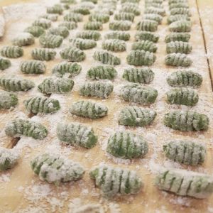 questa foto rappresenta gli gnocchi verdi al farro ricetta di pasticciandoconlafranca