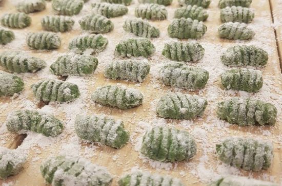 questa foto rappresenta gli gnocchi verdi al farro ricetta di pasticciandoconlafranca