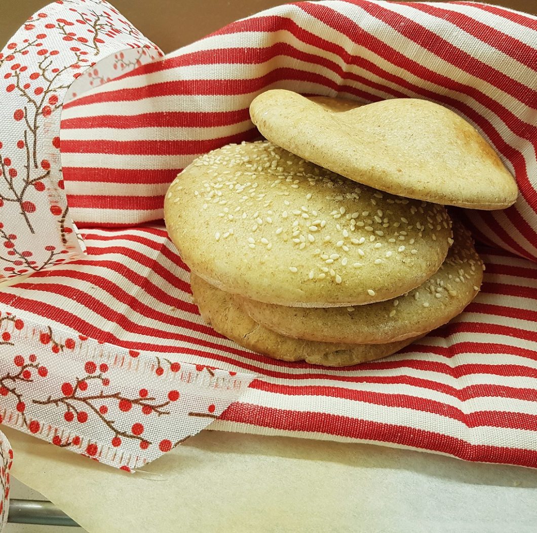 questa immagine rappresenta pane pita al farro ricetta di pasticciandoconlafranca