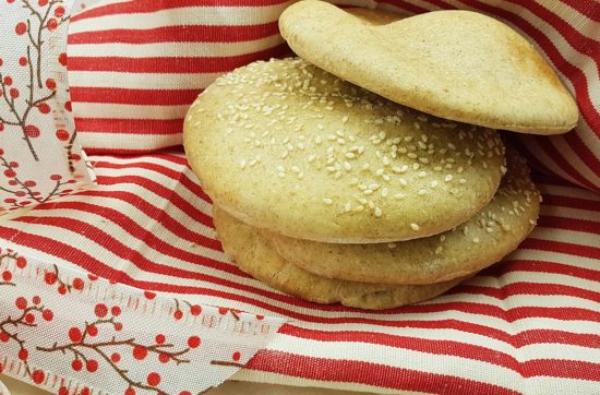 questa immagine rappresenta pane pita al farro ricetta di pasticciandoconlafranca