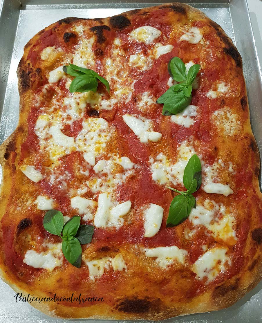 questa foto rappresenta pizza margherita Napoli a casa vostra ricetta di pasticciandoconlafranca