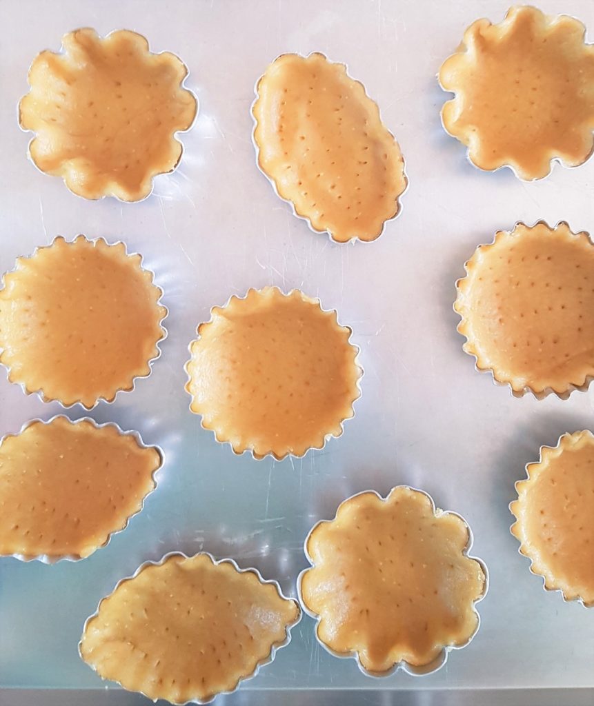 questa foto rappresenta le tartellette salate alle lenticchie ricetta di pasticciandoconlafranca