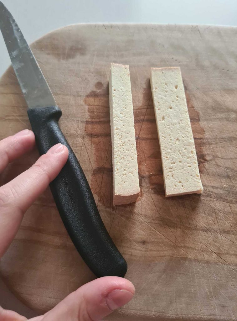 questa immagine rappresenta i bastoncini di tofu ricetta di pasticciandoconlafranca