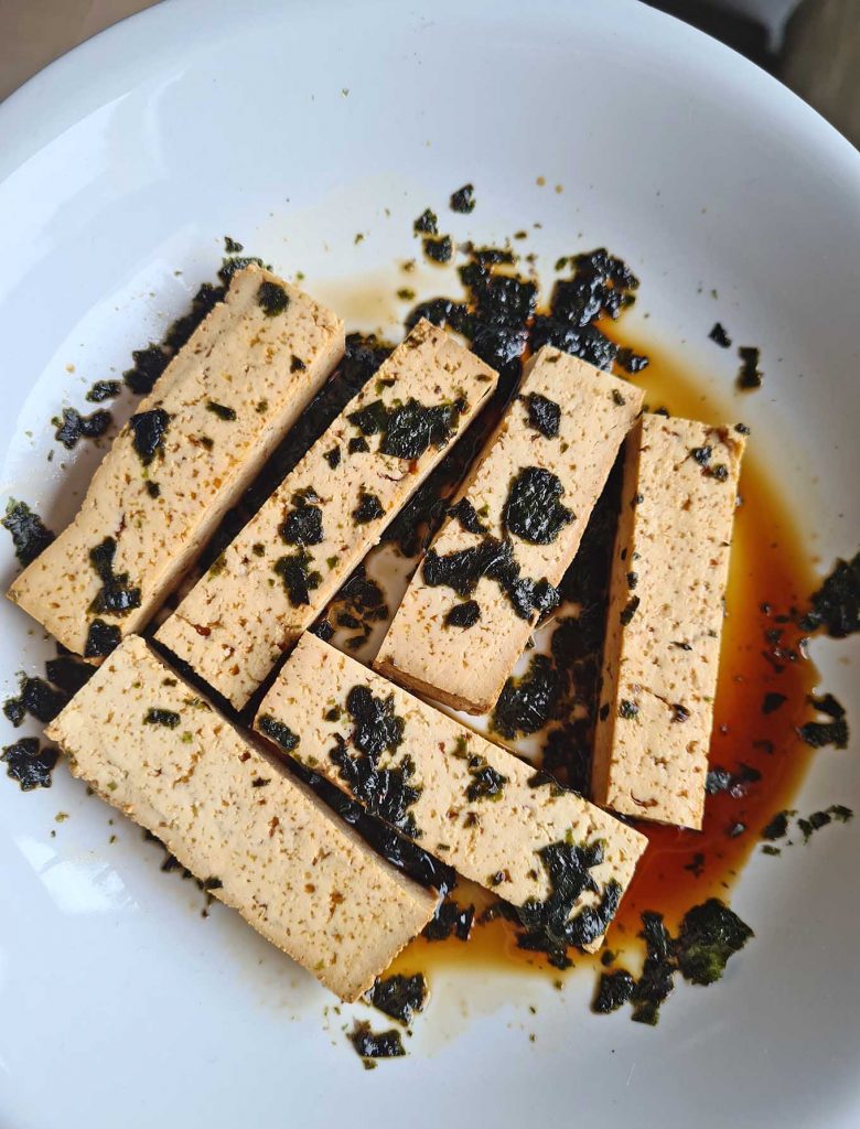 questa immagine rappresenta i bastoncini di tofu ricetta di pasticciandoconlafranca