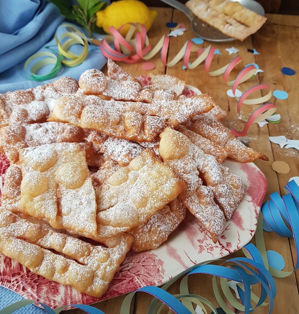 questa immagine rappresenta bugie di carnevale al farro ricetta di pasticciandoconlafranca ricette-vegane-pasticciandoconlafranca