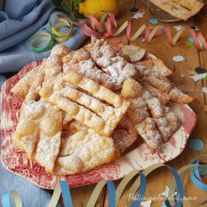 questa immagine rappresenta le bugie di carnevale al farro ricetta di pasticciandoconlafranca