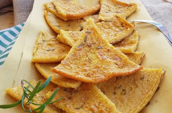 questa immagine rappresenta farinata di ceci ricetta di pasticciandoconlafranca