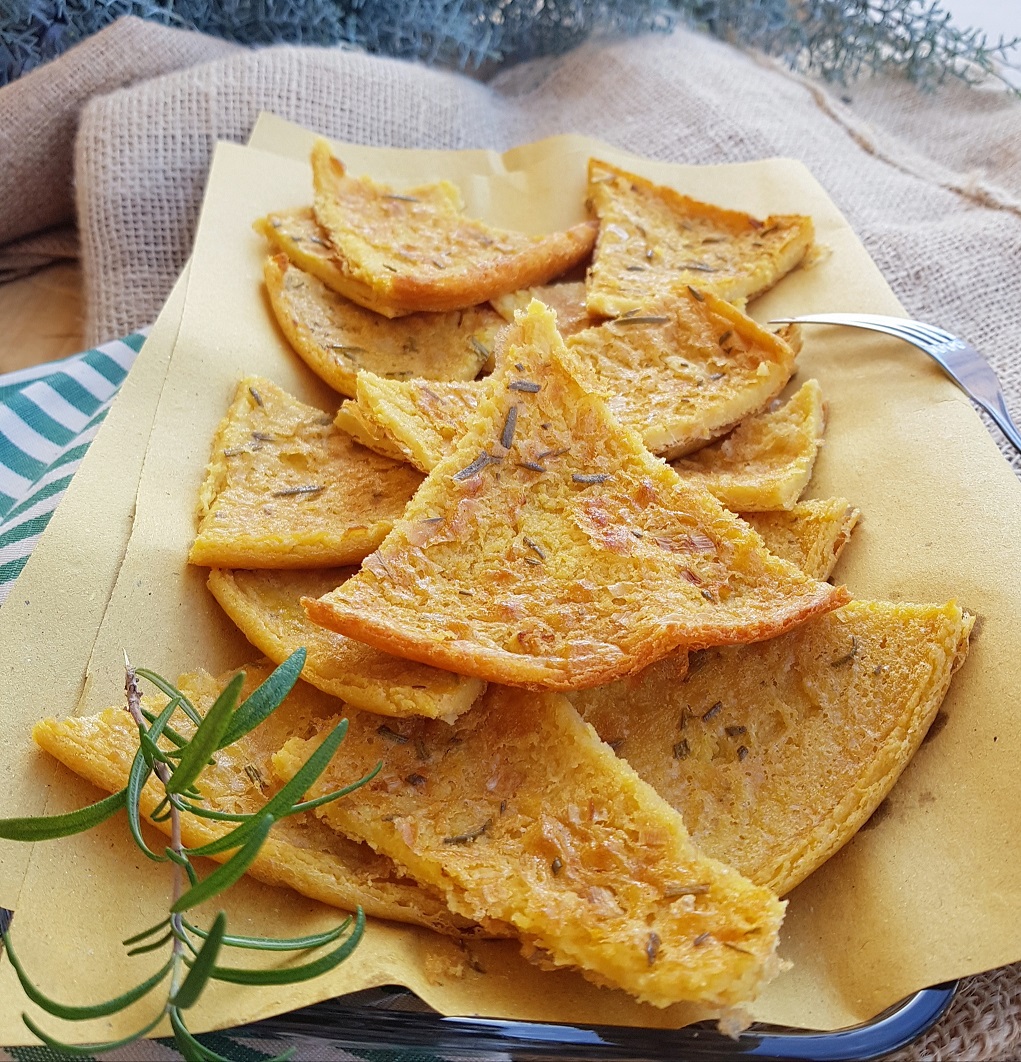 questa immagine rappresenta farinata di ceci ricetta di pasticciandoconlafranca