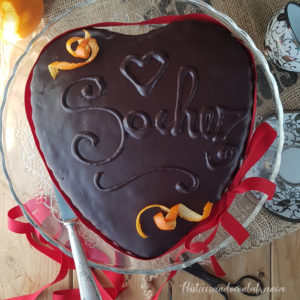 questa immagine rappresenta sacher vegana sachertorte ricetta di pasticciandoconlafranca