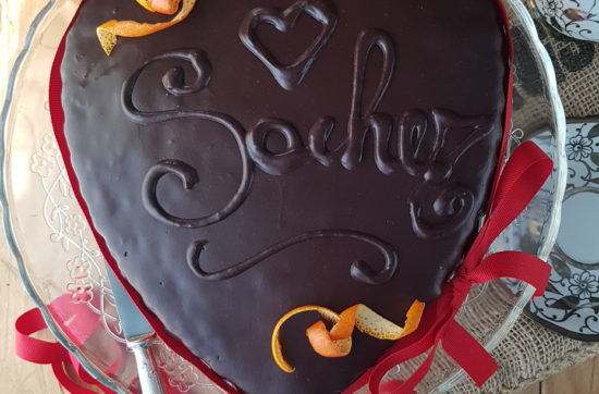 questa immagine rappresenta sacher vegana sachertorte ricetta di pasticciandoconlafranca