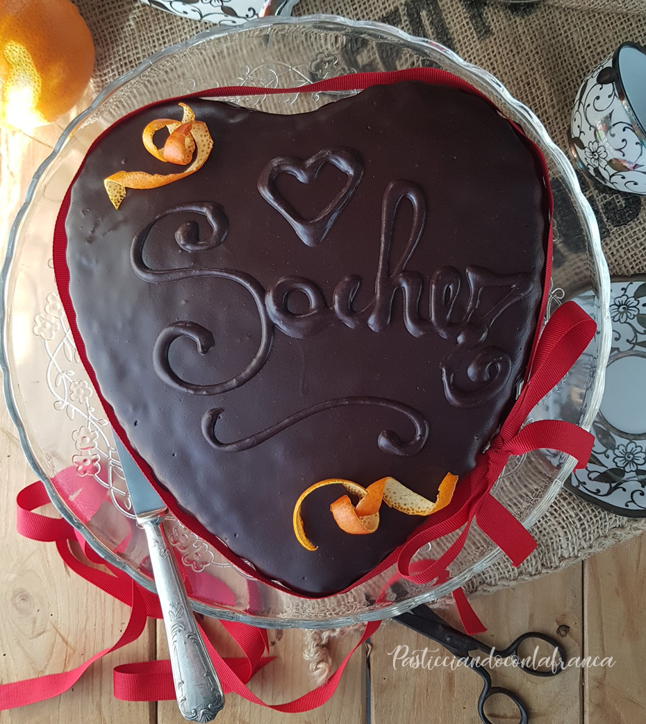 questa immagine rappresenta sacher vegana sachertorte ricetta di pasticciandoconlafranca