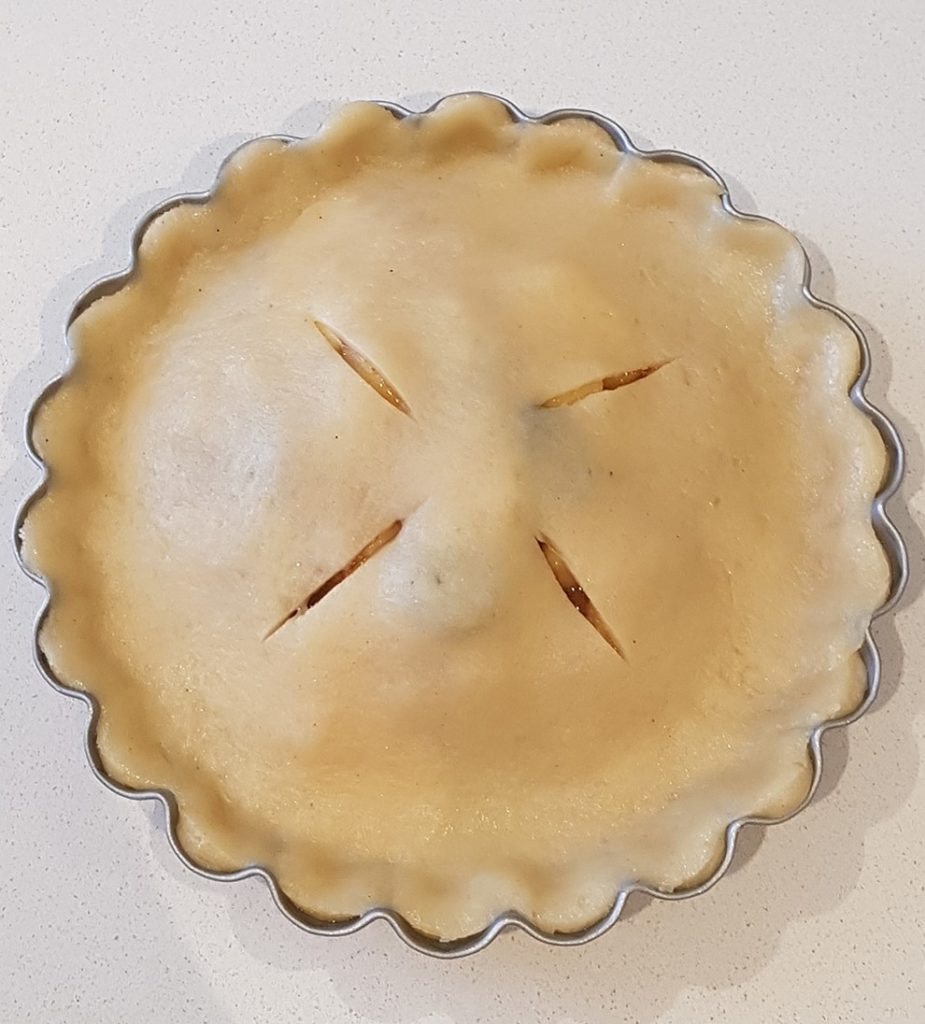 questa foto rappresenta la apple pie vegana dalla ricetta di pasticciandoconlafranca