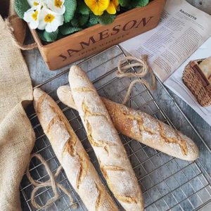 questa foto rappresenta baguette al kamut e lievito madre pasticciandoconlafranca