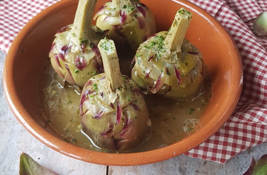 questa foto rappresenta i carciofi alla romana dalla ricetta di pasticciandoconlafranca