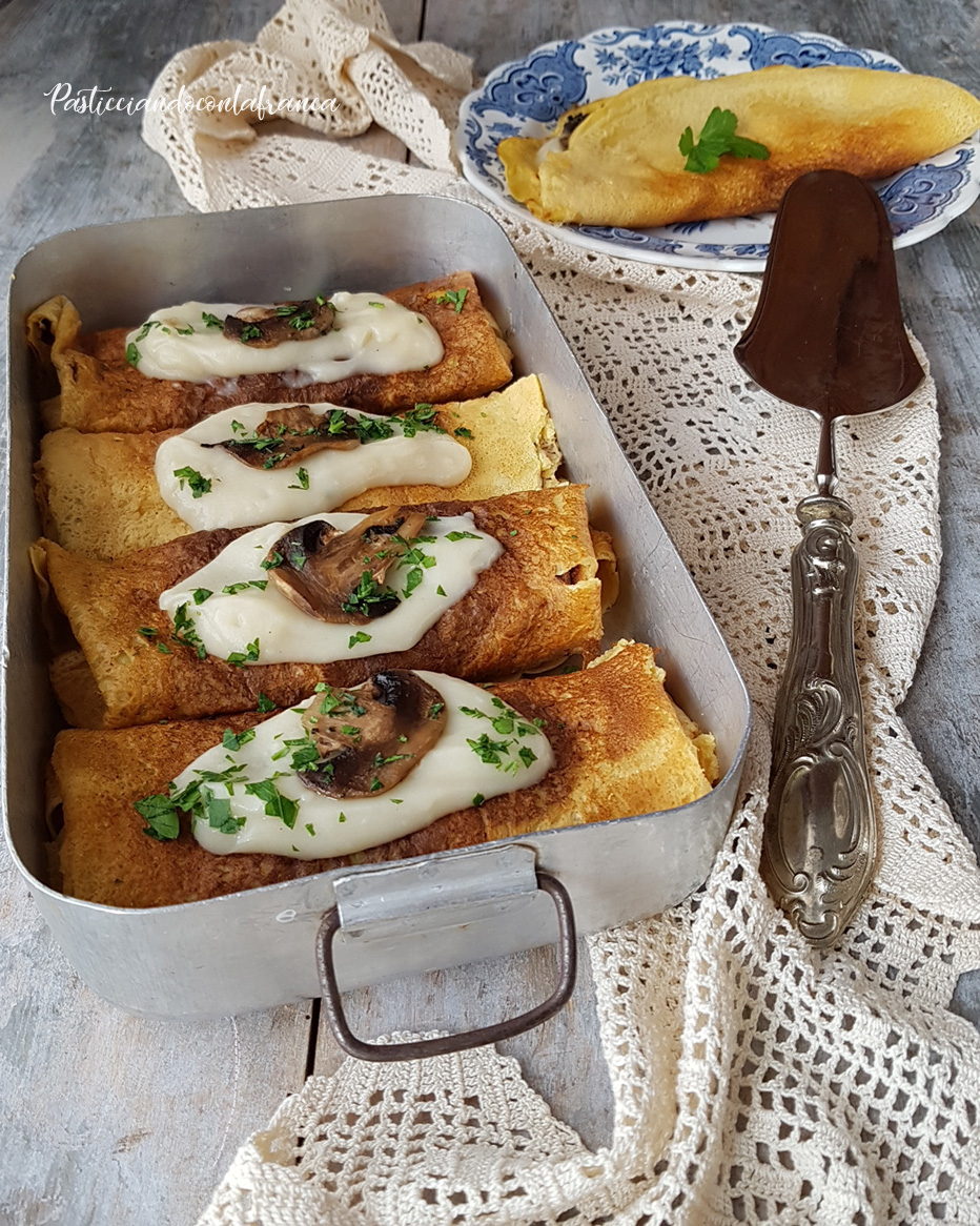 questa immagine rappresenta le crespelle besciamella e funghi champignon ricetta di pasticciandoconlafranca