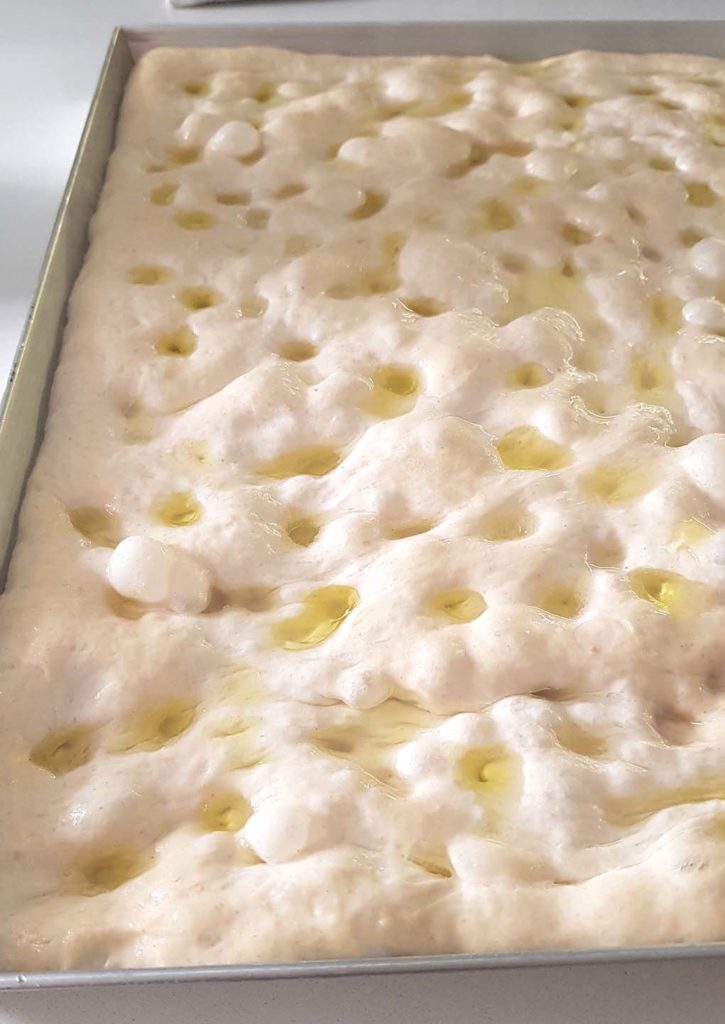 questa immagine rappresenta focaccia genovese ricetta originale di voltri pasticciandoconlafranca