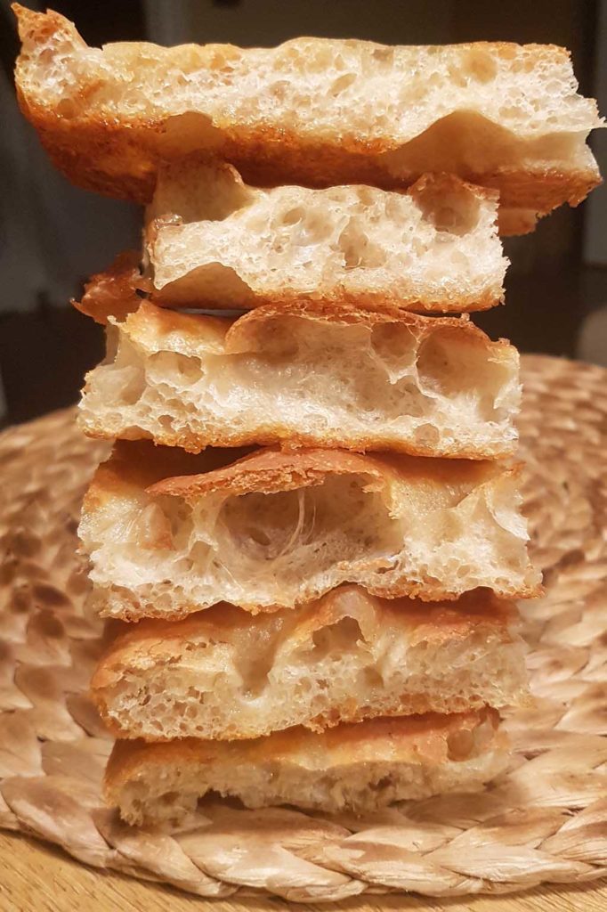 questa immagine rappresenta focaccia genovese ricetta originale di voltri pasticciandoconlafranca