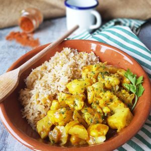 questa immagine rappresenta curry di cavolfiore con riso e lenticchie ricetta di pasticciandoconlafranca