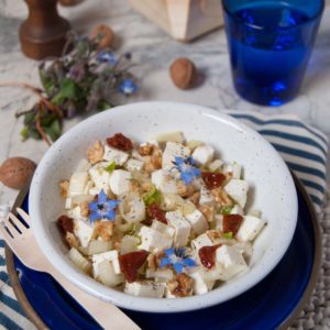 questa immagine rappresenta insalata di tofu con sedano e noci ricetta di pasticciandoconlafranca