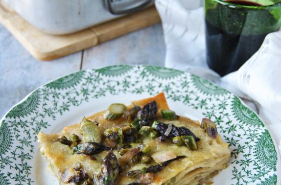 questa immagine rappresenta lasagna primavera asparagi e piselli ricetta di pasticciandoconlafranca