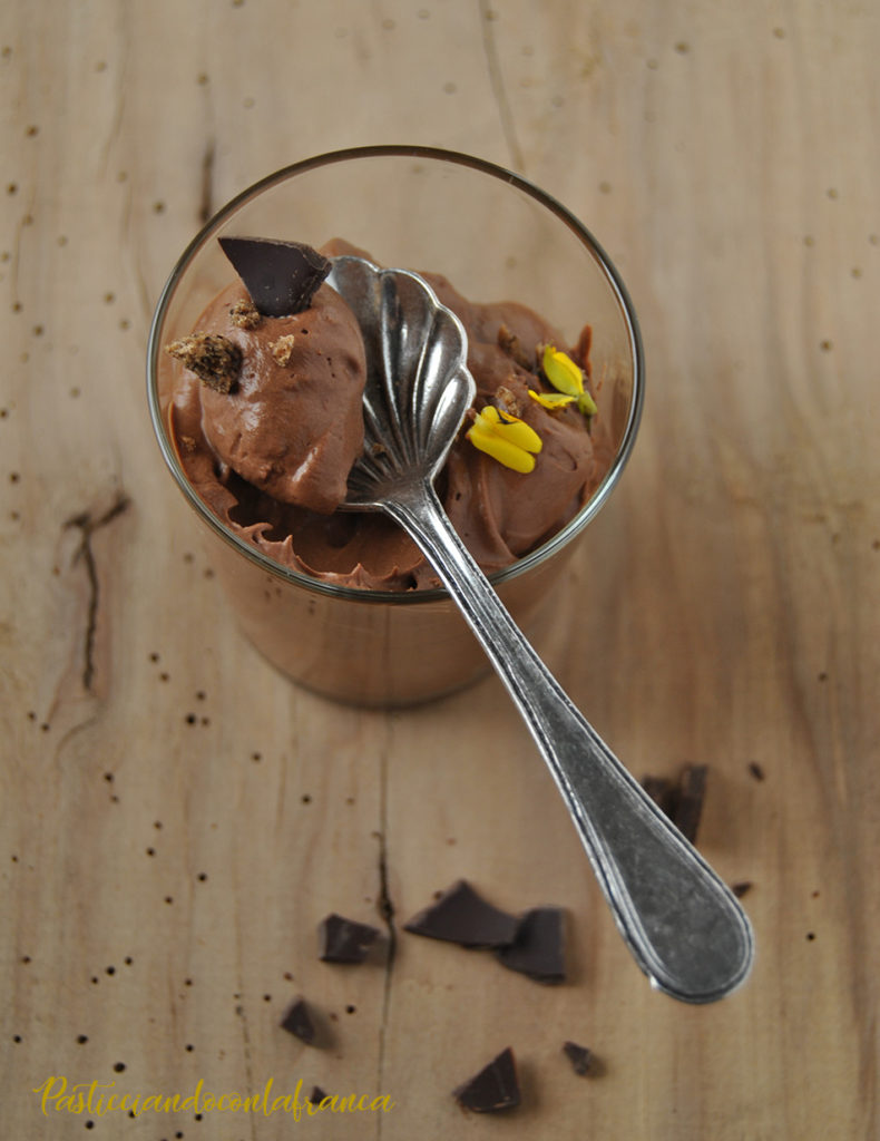 questa immagine rappresenta la mousse di cioccolato all'acqua ricetta di pasticciandoconlafranca
