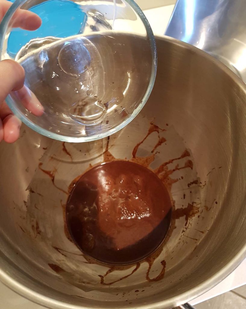 questa immagine rappresenta la mousse di cioccolato all'acqua ricetta di pasticciandoconlafranca