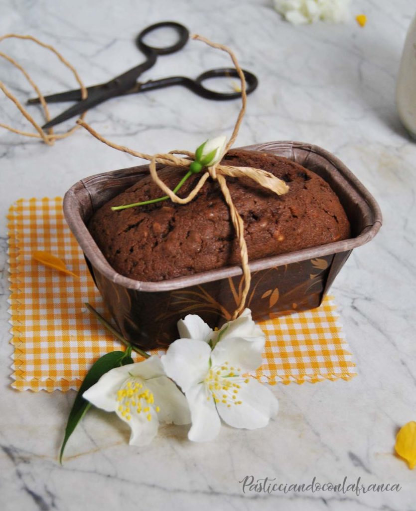 questa immagine rappresenta plumcake soffice ciocco-nocciola ricetta di pasticciandoconlafranca
