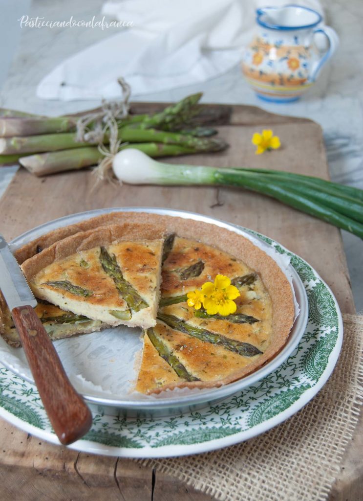 questa immagine rappresenta quiche integrale agli asparagi ricetta di pasticciandoconlafranca