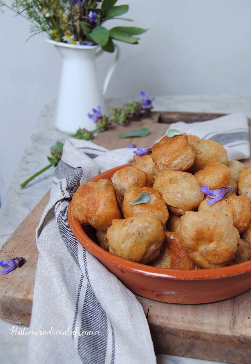 frittelle alla salvia e zucchine ricetta di pasticciandoconlafranca