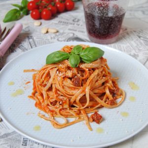 linguine integrali all'amatriciana vegetale ricetta di pasticciandoconlafranca