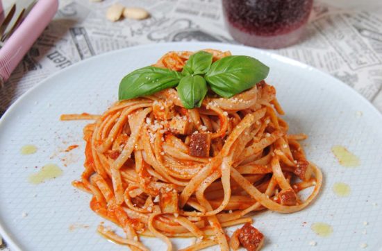 linguine integrali all'amatriciana vegetale ricetta di pasticciandoconlafranca