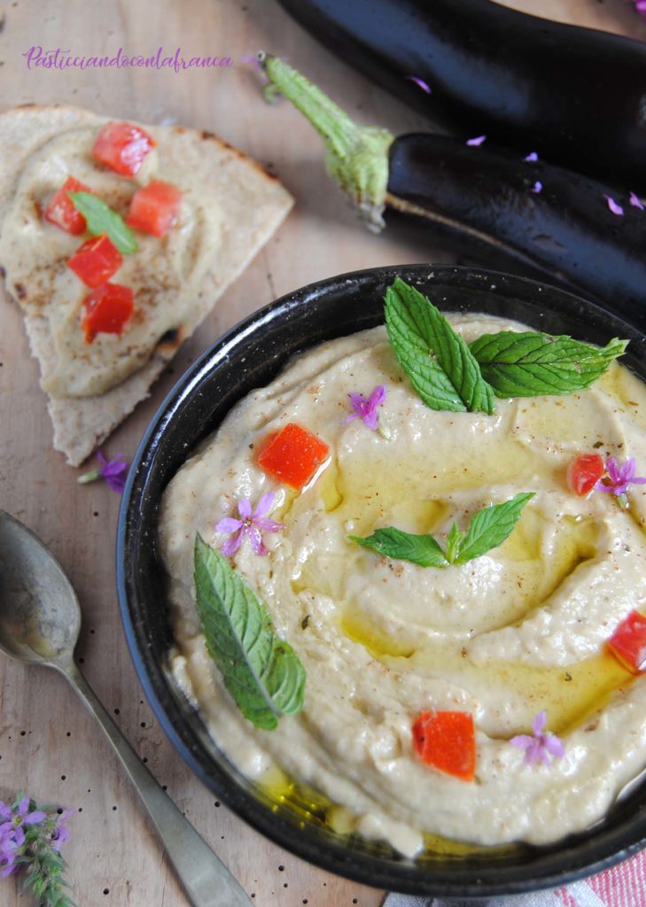 Questa immagine rappresenta il BABAGANOUSH o "caviale di melanzane"