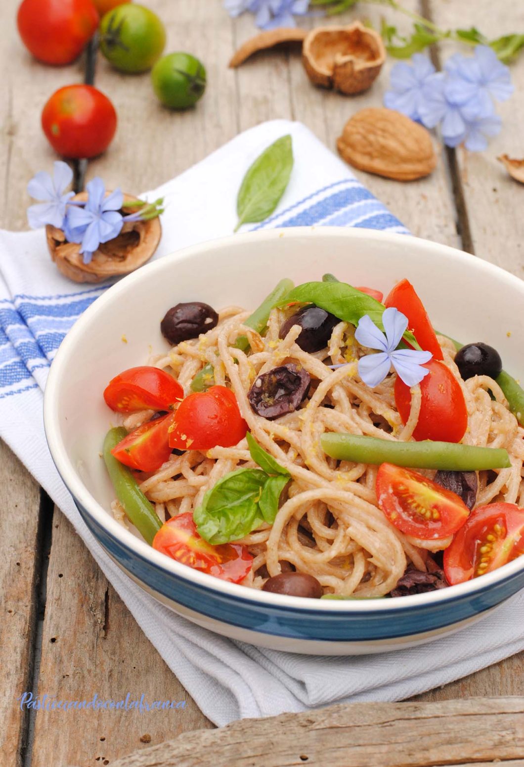 Spaghetti integrali con pesto di noci e limone