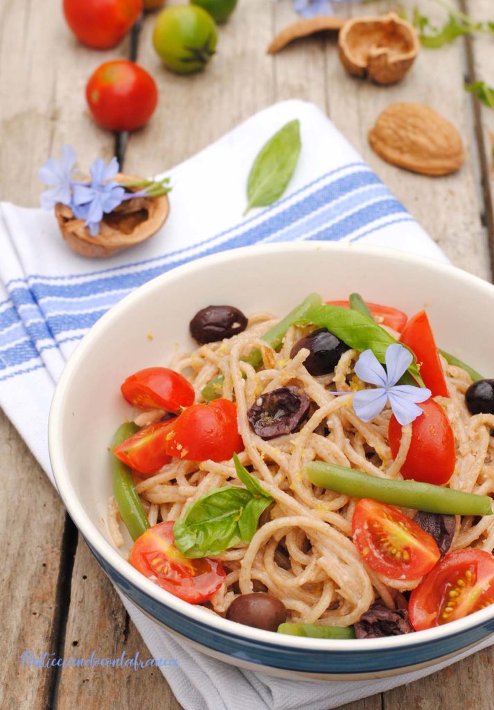 spaghetti integrali al pesto di noci e limone ricetta di pasticciandoconalfranca