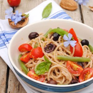 spaghetti integrali al pesto di noci e limone ricetta di pasticciandoconalfranca